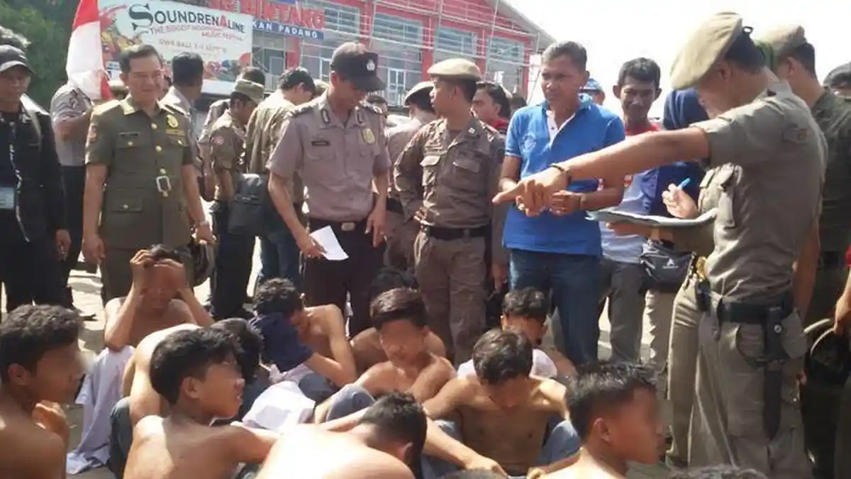 Pelajar di Palembang Tawuran Pakai Bambu Runcing Saat Peringati HUT RI