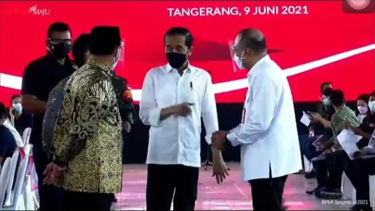 Jokowi Minta Provinsi Gelar Vaksinasi Massal Demi Tembus 700 Ribu per Hari pada Juni Ini