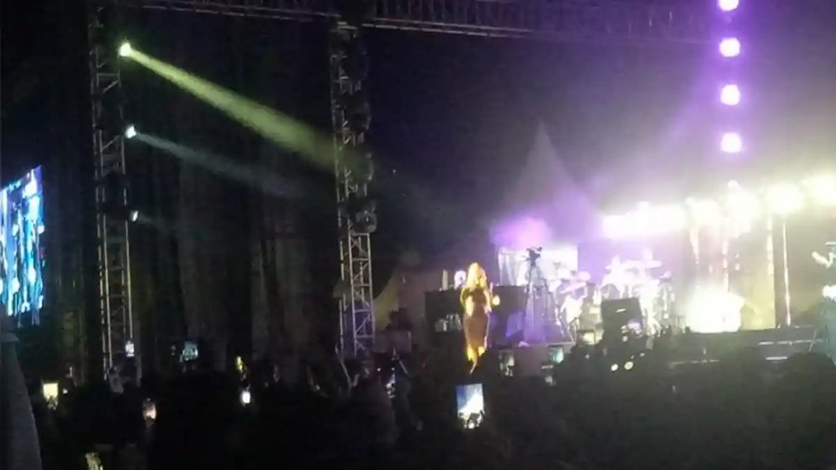 Mariah Carey Hipnotis Penggemarnya di Candi Borobudur dengan 18 Lagu