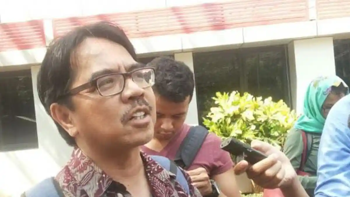 Dosen UI Ade Armando Dilaporkan Terkait Postingan Berisi Meme Gubernur Anies Baswedan Berwajah Joker
