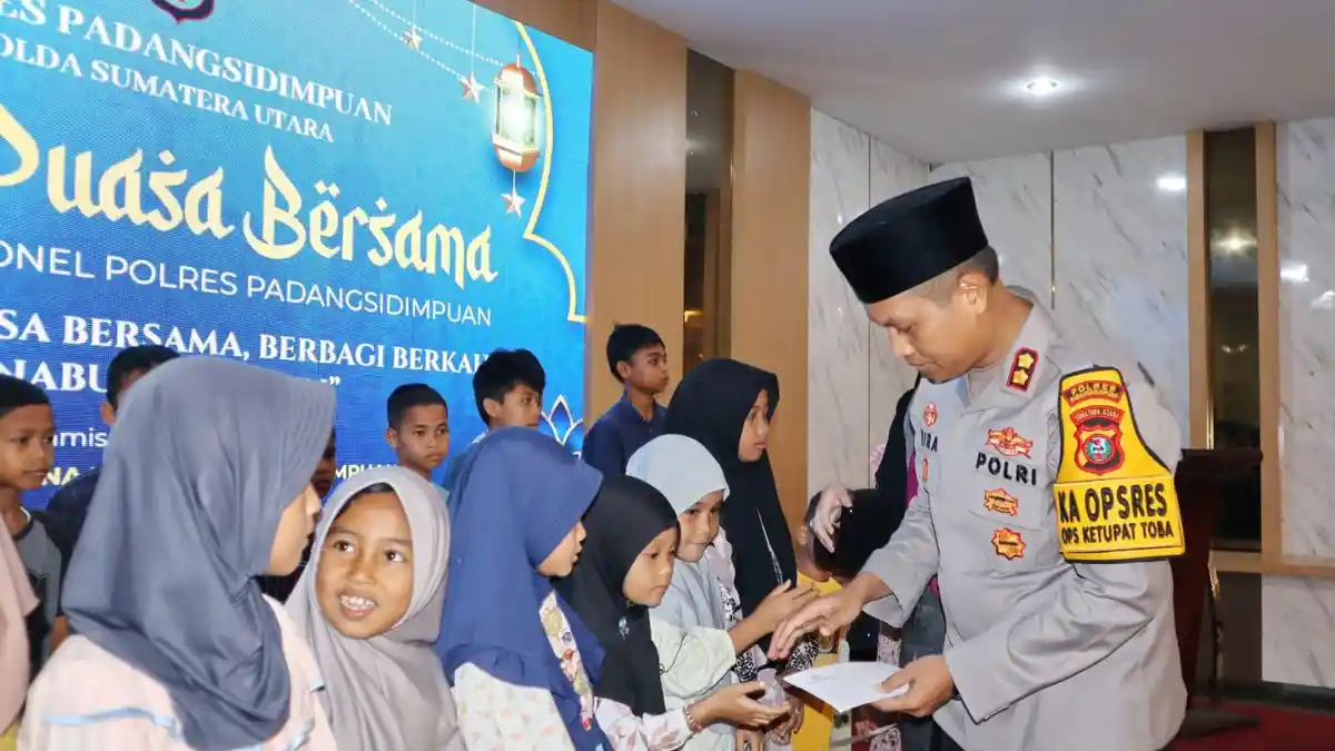 Di Penghujung Ramadan, Cahaya Kasih Kapolres Menyapa Puluhan Anak Yatim di Padangsidimpuan