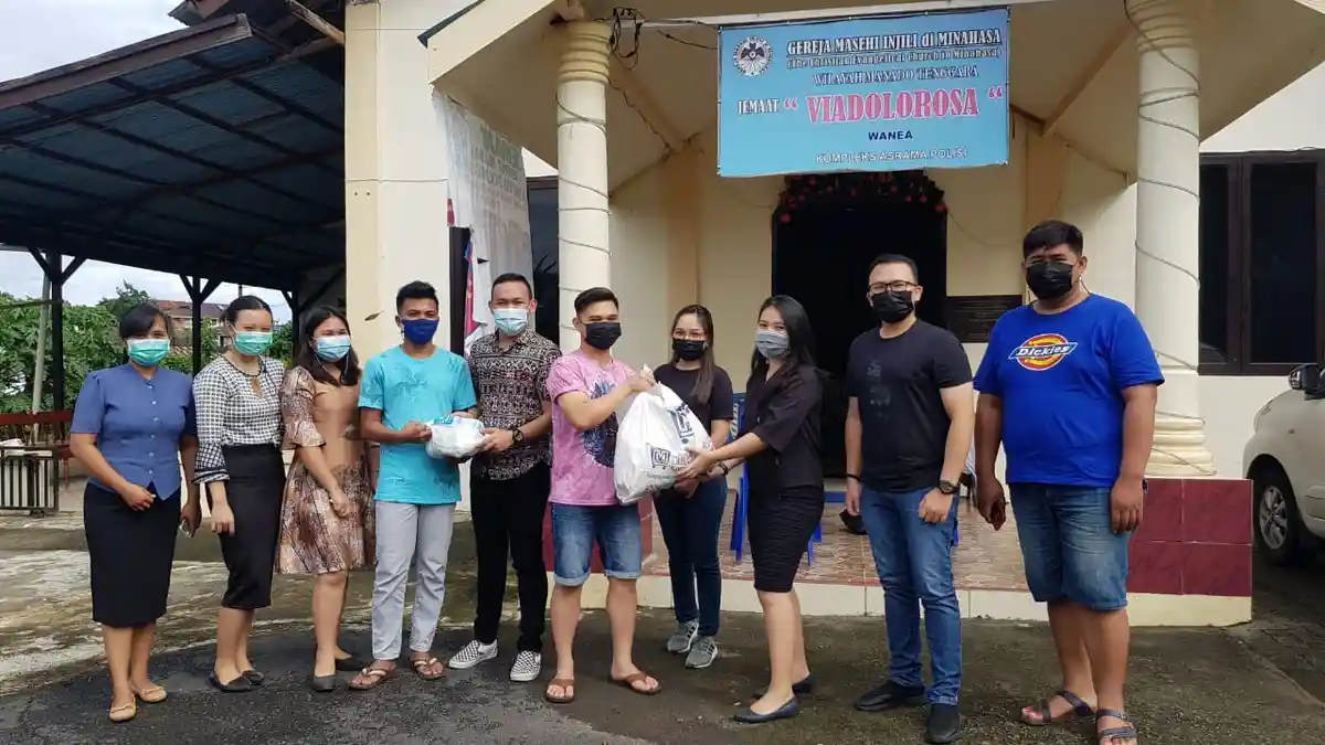 Pemuda GMIM Salurkan Bantuan hingga Buka Pelayanan Kesehatan Bagi Korban Banjir di Manado