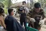 Tukang Pangkas Rambut DKapster Layani Cukur Gratis Anak Panti