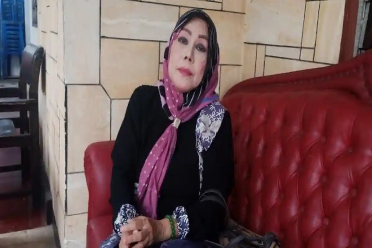 Sang Istri Menitikkan Air Mata, Cerita Detik-detik Meninggalnya Johan Saimima, Minta Pegang Tasbih