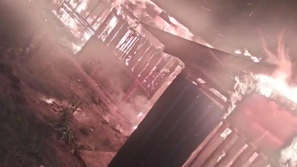 BREAKING NEWS : Tiga Unit Rumah Warga dan Satu Kios di Ruan Manggarai Timur Ludes Terbakar Api
