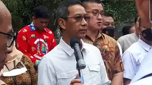 Pj-Gubernur-DKI-Jakarta-Heru-Budi-Hartono-usai-meninjau-Kali-Pesanggrahan.jpg