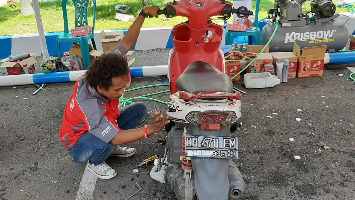 Sambut HUT Pertamina, Ratusan Kendaraan Bermotor Ganti Oli Gratis