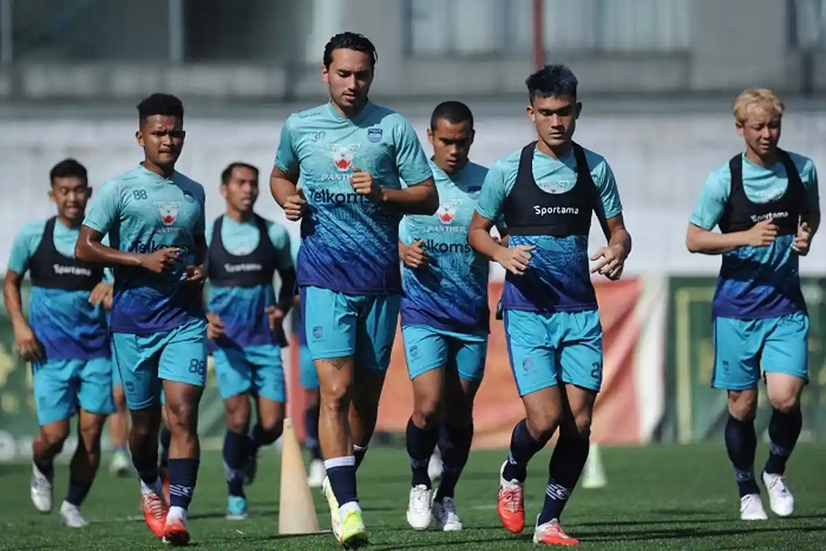 Hadapi Liga 1, Robert Alberts Ungkap Persib Bandung Gelar TC di Batam, Bakal Lawan 2 Tim Singapura