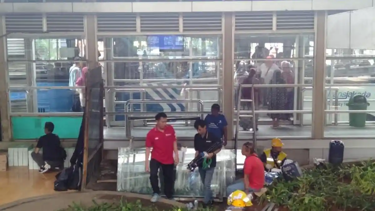 PT. Transjakarta Sebut Tiga Bus Tertahan Selama Lima Jam Saat Ricuh Aksi Mahasiswa