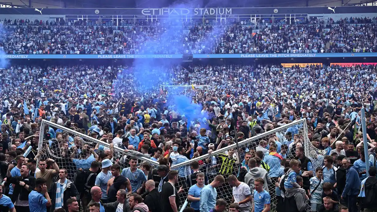 Kiper Aston Villa Robin Olsen Dipukul Fans Man City di Etihad Stadium, Gerrard Bicara Seperti Ini