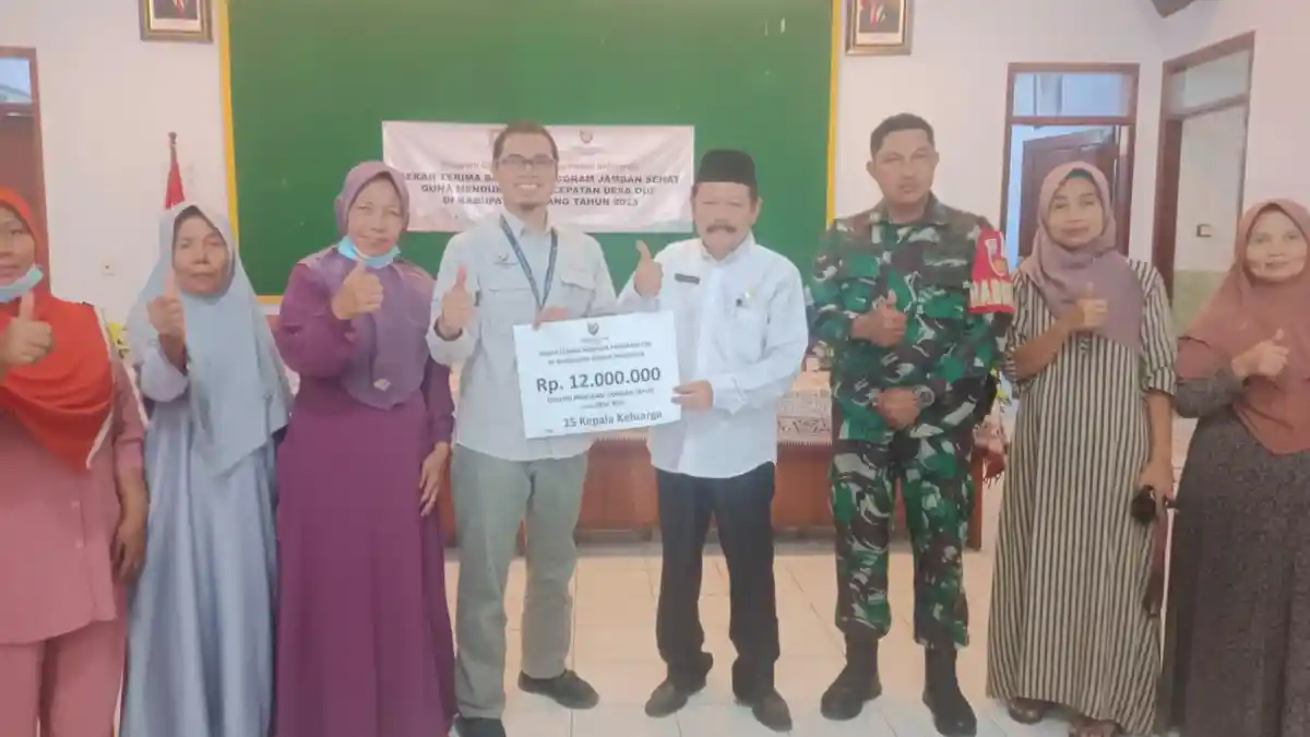 Dukung Percepatan ODF di Batang, BPI Serahkan Bantuan Jamban di Desa Beji Tulis
