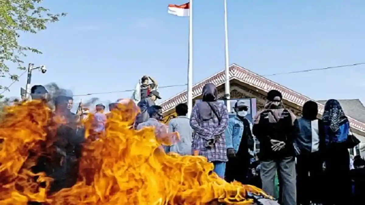 Demo BBM Berlangsung Sepanjang Hari