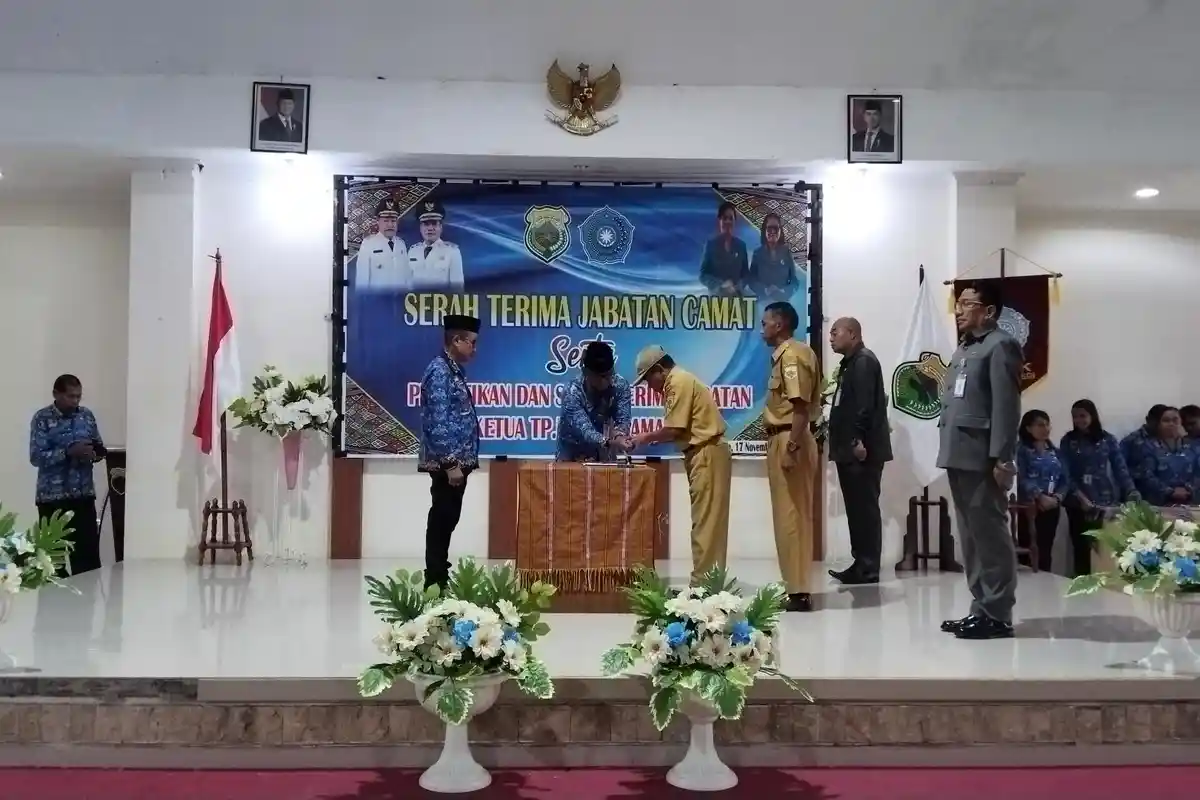 Sertijab Delapan Camat, Wabup TTS Tekankan Komunikasi dan Koordinasi