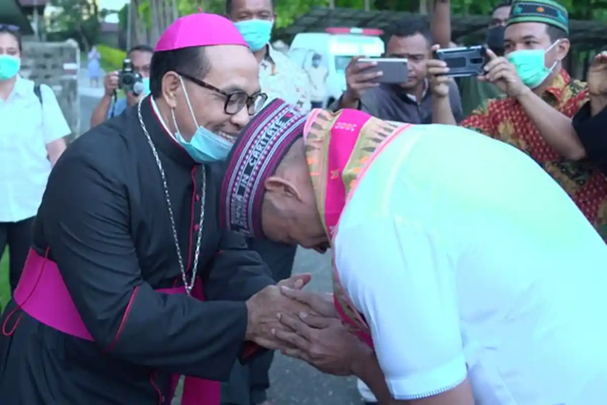 Terima Gubernur NTT, Uskup Ruteng Apresiasi Gerakan Pembangunan yang Digalakkan Viktor Laiskodat