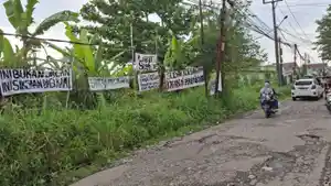 jalan-rusak-di-ciherang-dramagaaa.jpg