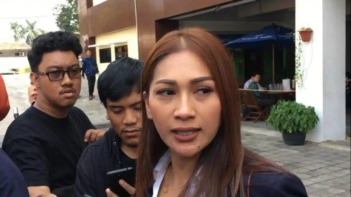 "Penuh dengan Muslihat" Kata Artis Tata Janeeta Soal 3 Tahun Menikah dengan Brotoseno