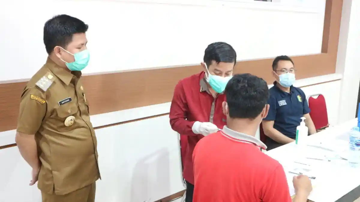 Satono Minta Vaksinasi COVID-19 di Kabupaten Sambas Dipercepat