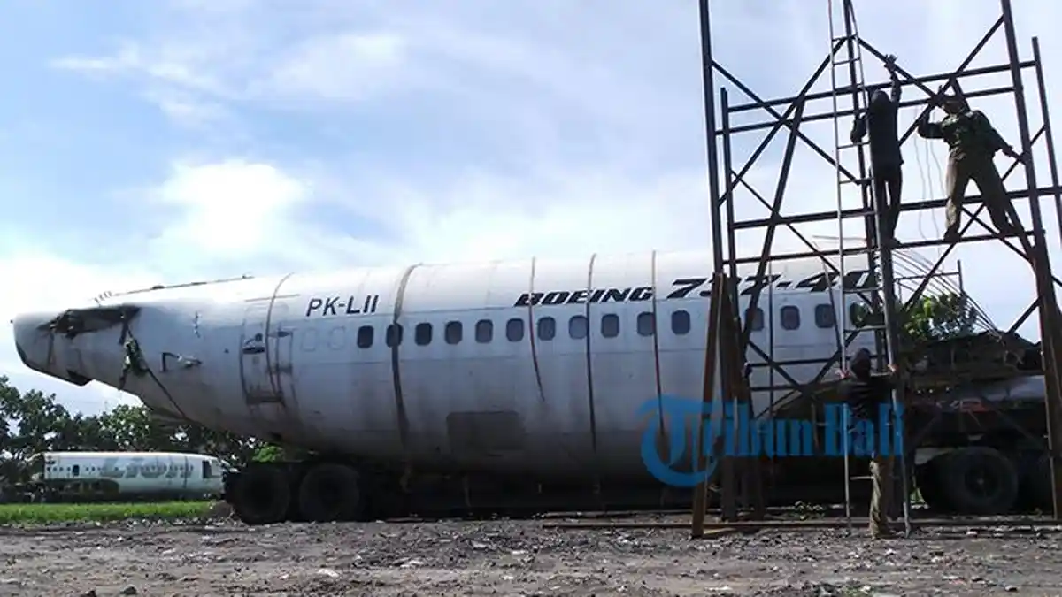 Bangkai Pesawat Lion Air Senilai Rp 3 Miliar Menyedot Perhatian Warga