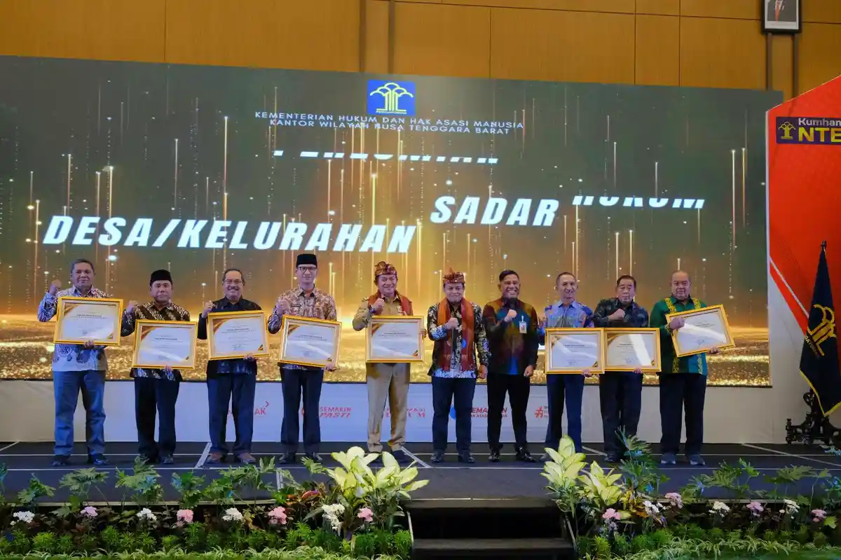 Pj Gubernur, Bupati/Walikota di NTB Raih Penghargaan dalam Upaya Wujudkan Desa Sadar Hukum