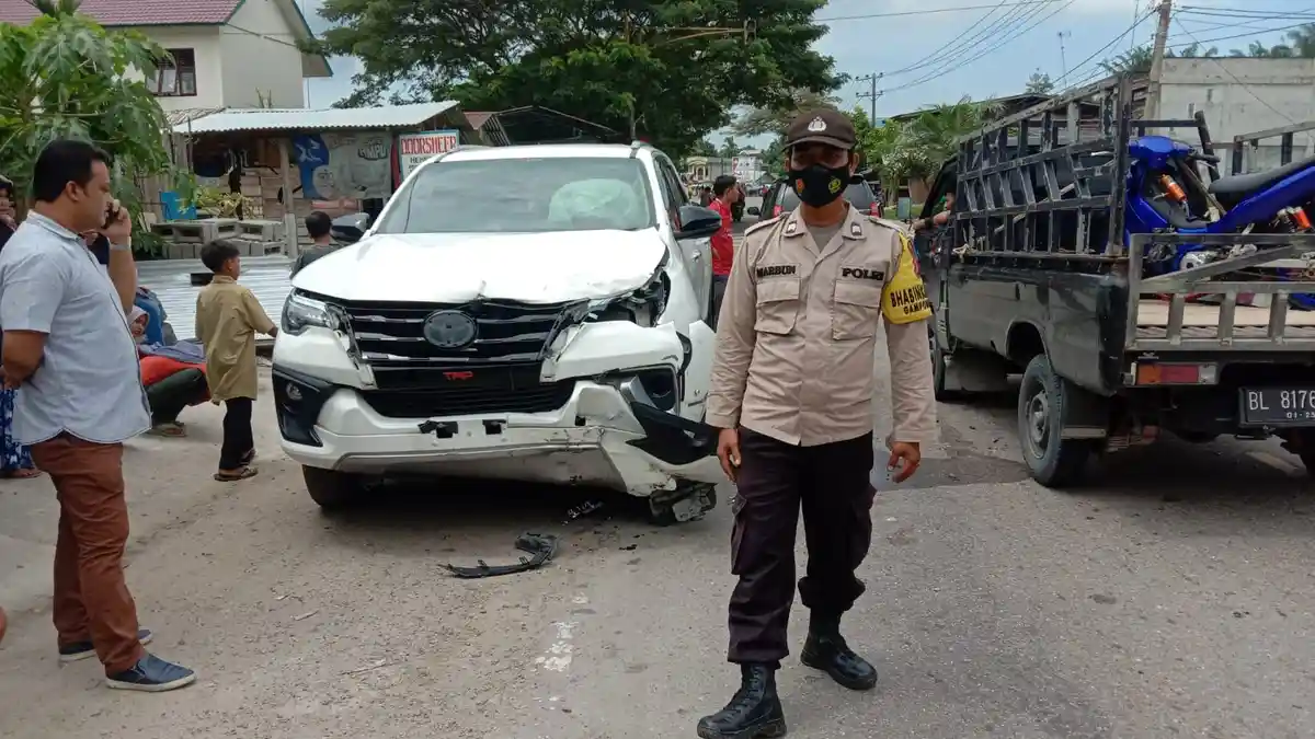 Ditabrak Fortuner, Warga Bayeun yang Kendarai Supra X Terpaksa Dilarikan ke RSUD Langsa 