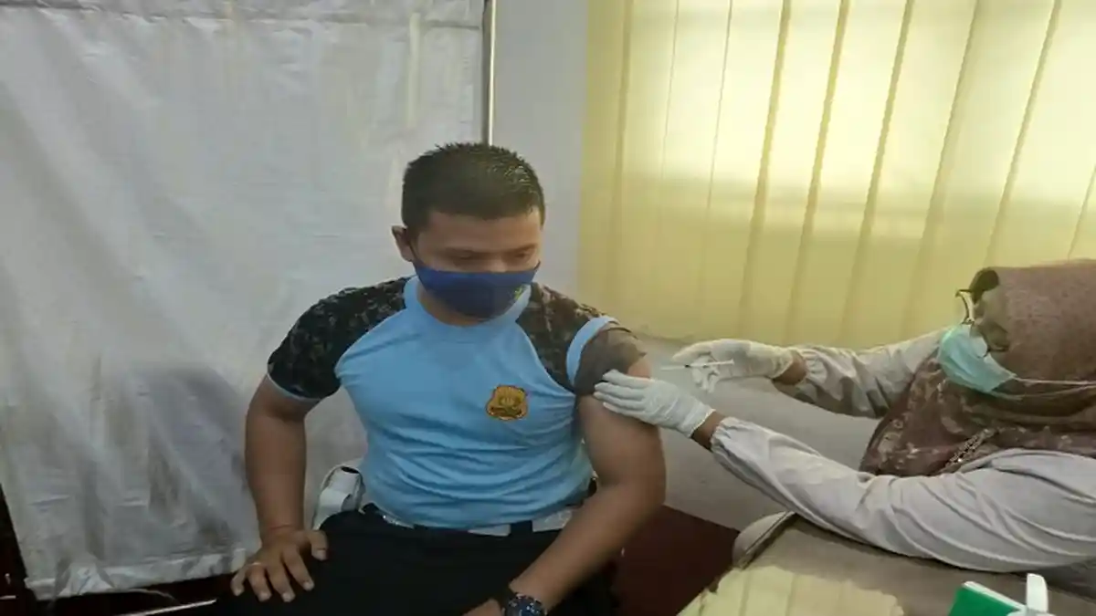 Sebanyak 126 Petugas Lapas Padang Lakukan Vaksinasi Covid-19 Dosis Kedua