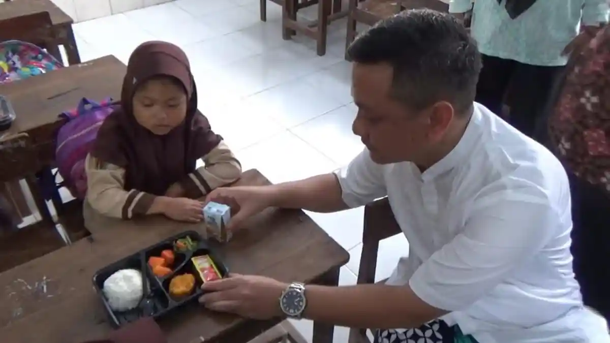 FKSS Panjang Baru Bagikan Puluhan Porsi Makanan Bergizi Gratis