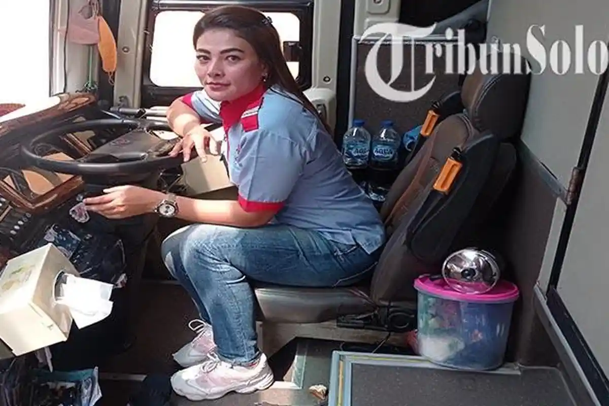 Tak Biasa! Inilah Liena Ozora Sopir Bus Wanita Jurusan Wonogiri-Jakarta, Kini Jadi Andalan Agra Mas