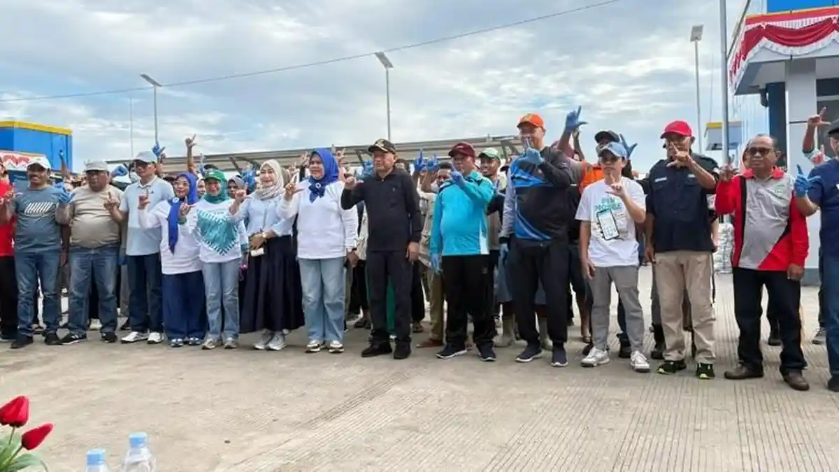 Sinergi PLN UP3 Sofifi dengan Pemda Malut Turut Sukseskan World Cleanup Day 2025 di Sofifi