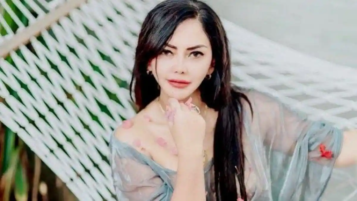 SELAMA 5 Menit, Adegan Ranjang Selebgram Tante Sisca dan Pacar Terekam Kamera, Tak Sadar Diintip