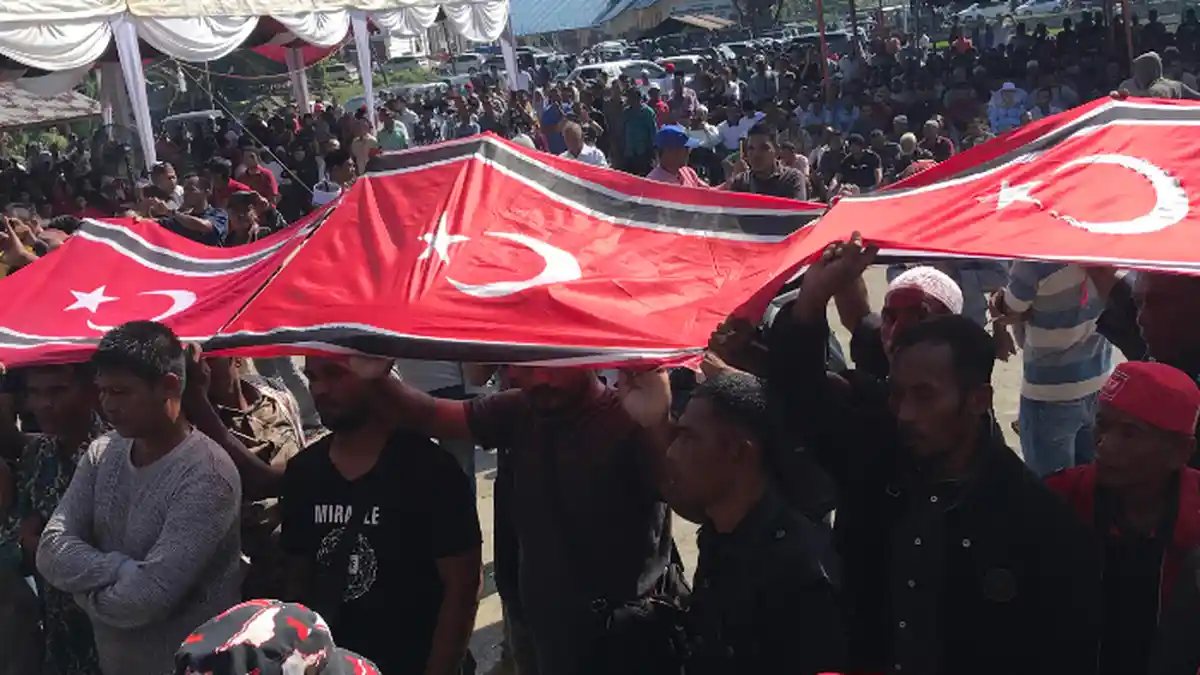 Buktikan Masih Ada, Mantan Elite GAM Kumpul di Makam Tgk Hasan Tiro, Bendera Bulan Bintang Berkibar