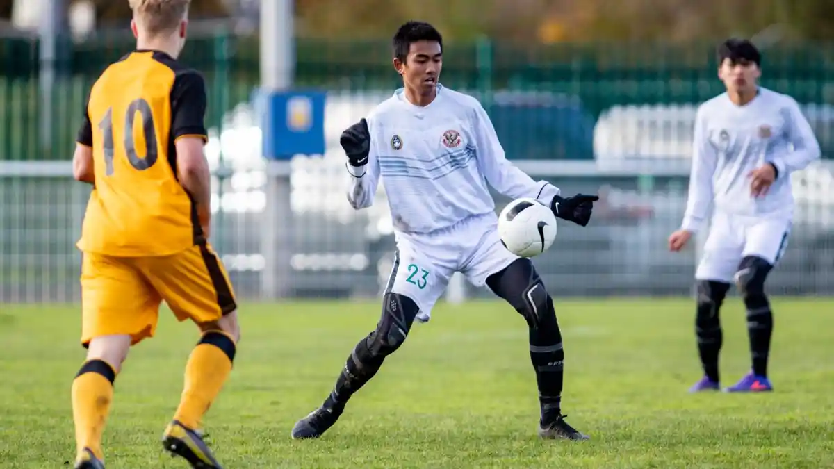 Dipanggil Timnas U-19 Indonesia dan Garuda Select, Bek Persib Kakang Rudianto Pilih yang Mana?