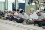 Bupati-bersama-Sekda-Kabupaten-Asahan-mengikuti-pengajian-subuh-di-Masjid-Agung-H-Achmad-Bakrie.jpg