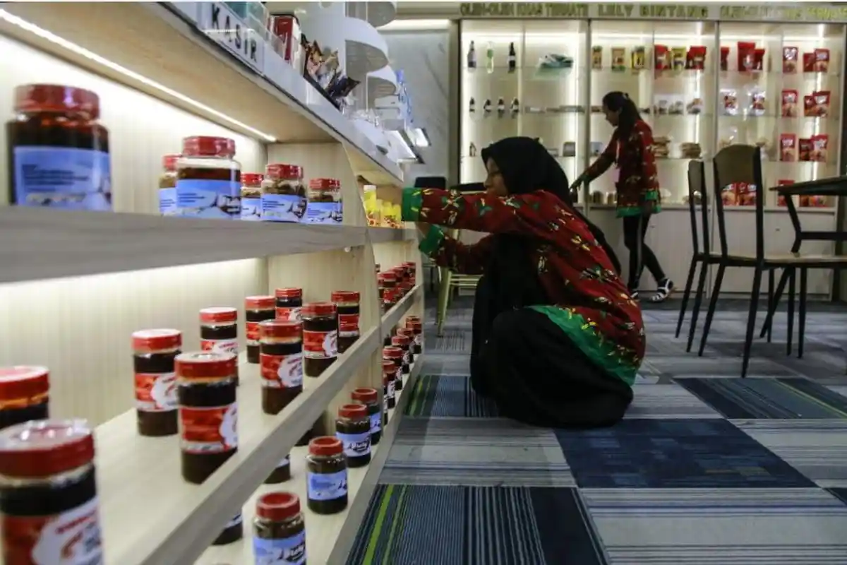 Yuk Intip Dapoer dan Oleh Oleh Lely Bintang di Bandara Sultan Babullah Ternate Maluku Utara