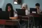 SMU Makassar Ikuti UN Online CBT