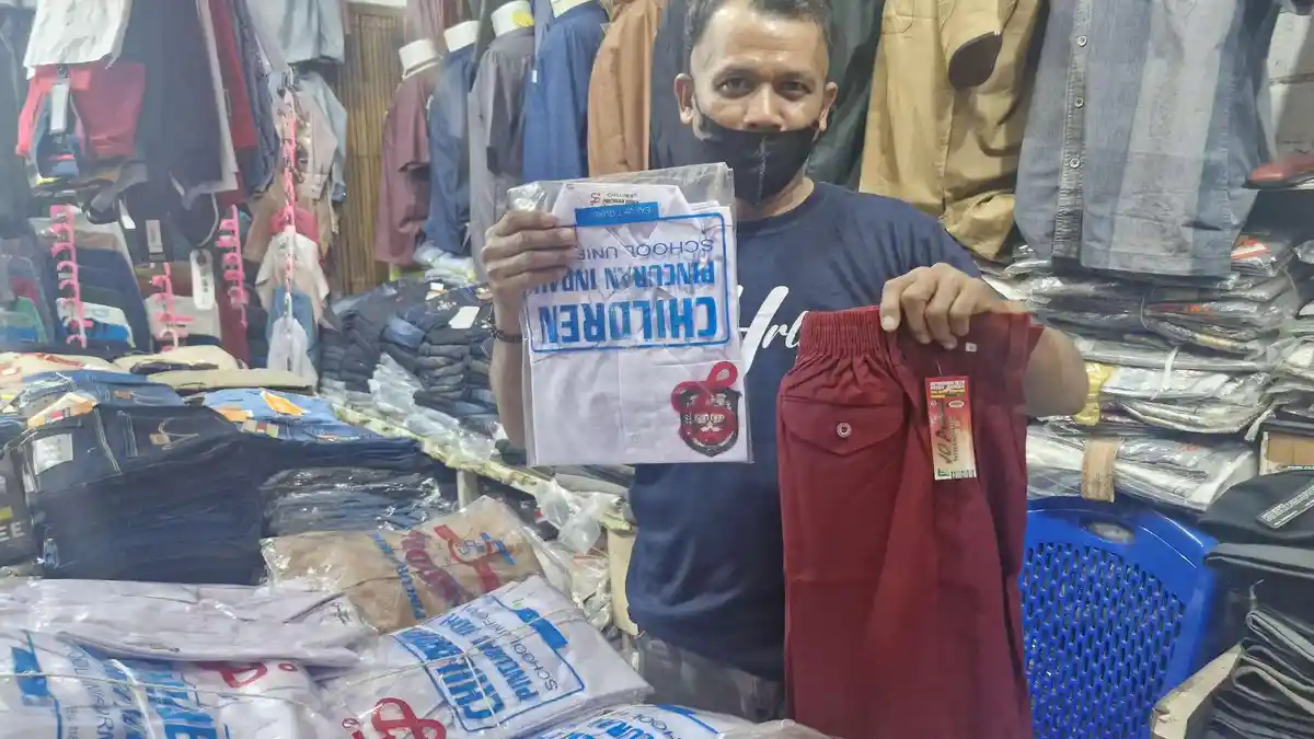 Efek Domino Seragam Gratis, Pedagang Pasar Malam Bontang Kaltim Sepi Pembeli