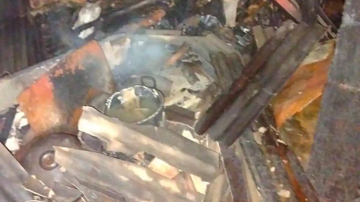 Diduga Akibat Korsleting Listrik, Rumah Warga di Desa Rancajawat Indramayu Terbakar