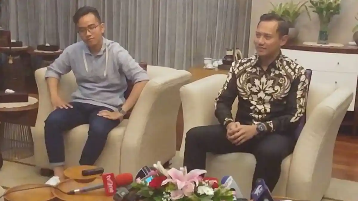 Beda Gaya Anak Jokowi dan Anak SBY Ketika Bertemu