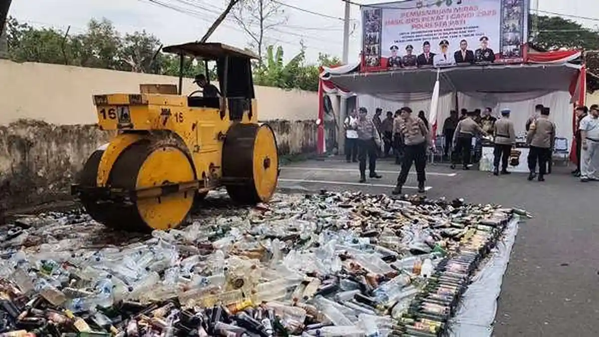 Polresta Pati Musnahkan 7 Ribu Botol Miras, Hasil Operasi Selama Ramadan