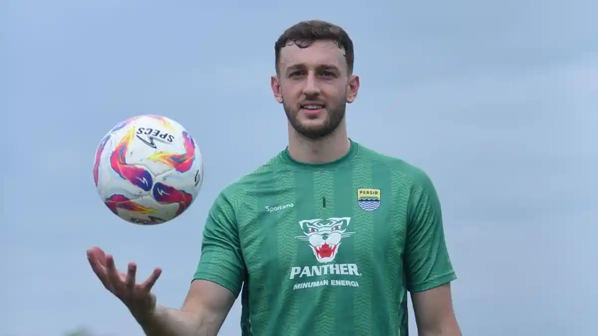 Perdana Gabung ke Latihan Persib Bandung, Adam Przybek Diberi Perlakuan Khusus