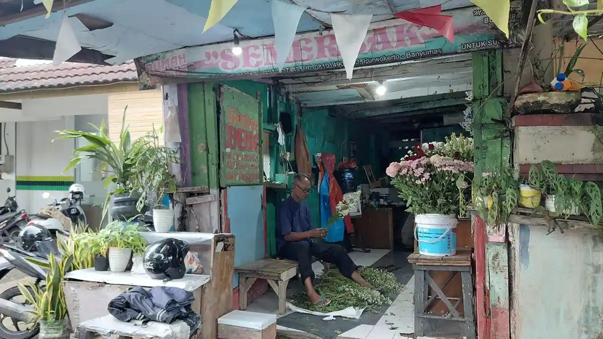 Orang Meninggal Pesan Bunga, Kisah Mistis Toko Bunga Tertua di Purwokerto