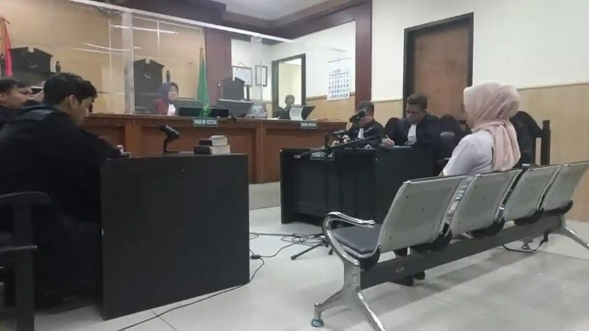 Si Kembar Penipuan iPhone Rihana, Divonis Empat Tahun Penjara dan Denda Rp 1 M oleh PN Tangerang
