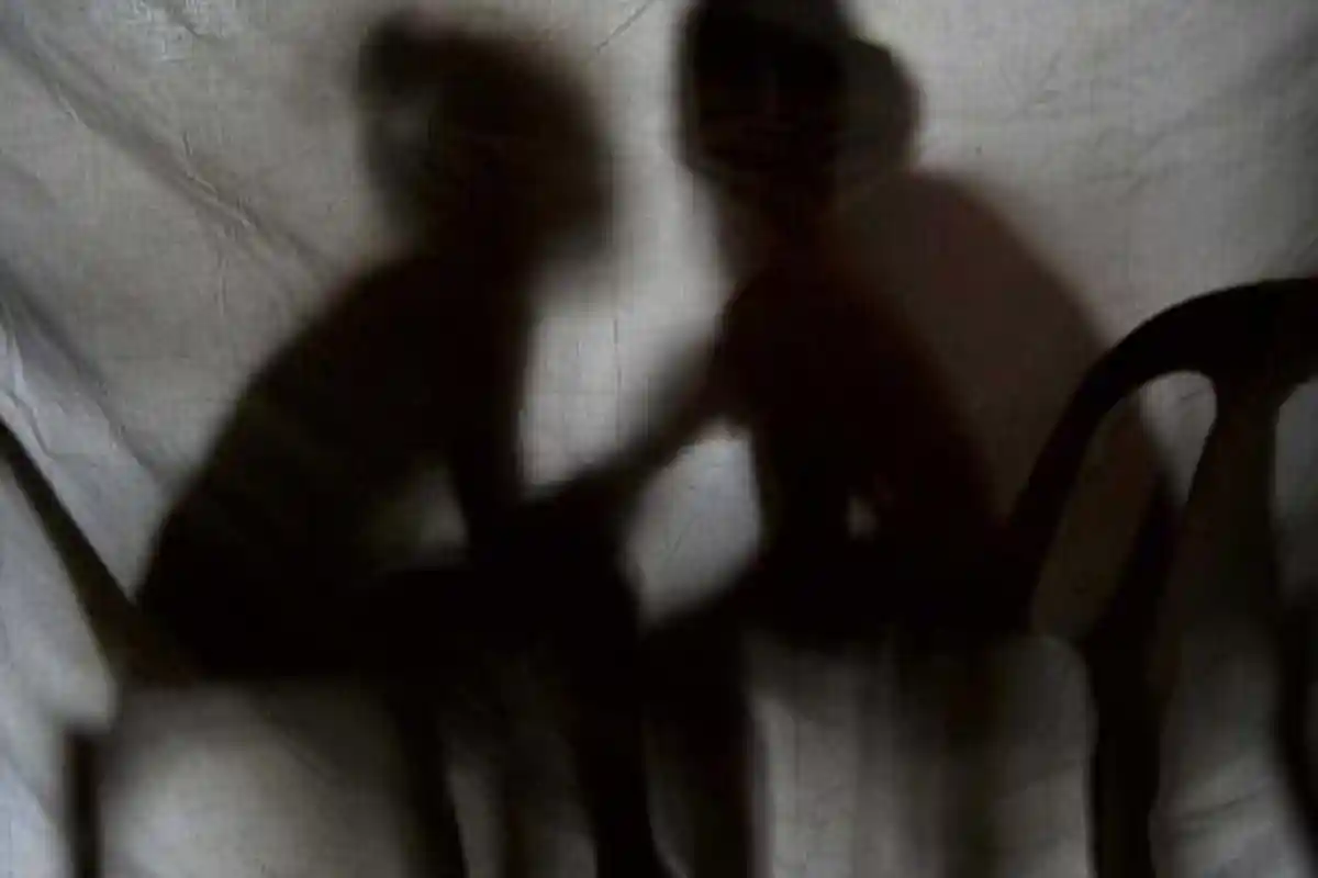 Suami Disuruh Beli BIR, Oknum Polisi Masuk Kamar Ajak Istri Orang Main 'Suntik', Cuma 20 Menit