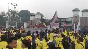 Aksi-Unjuk-rasa-BEM-UI-di-depan-Gedung-DPR-RI.jpg