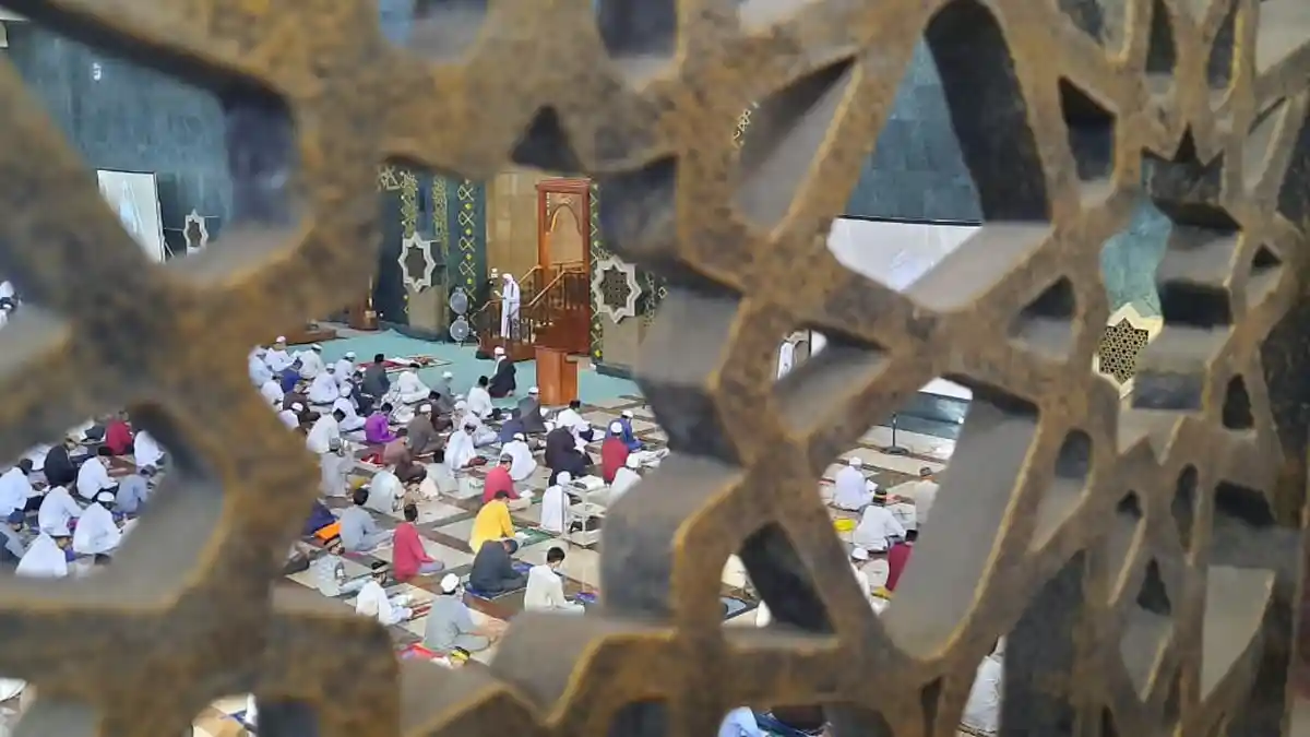 Panduan Lengkap Sholat Idul Fitri 2023, Amalan Sunnah dari Mandi hingga Pakai Wewangian