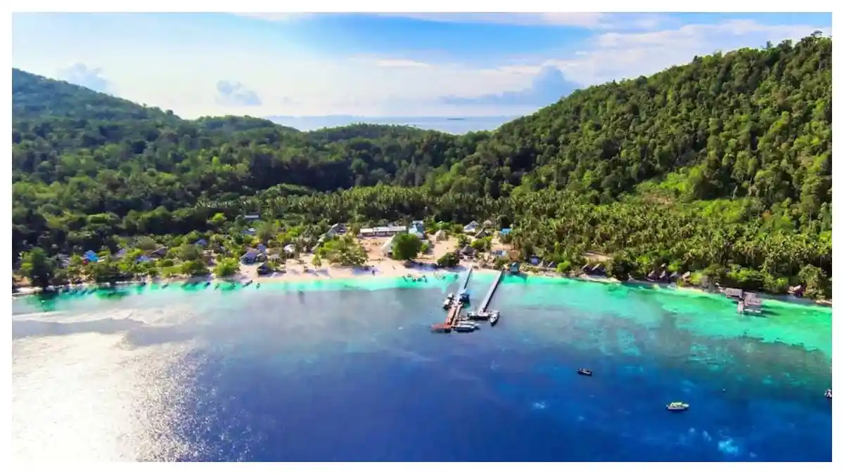 Raja Ampat Papua Barat Punya Kampung Wisata Seindah ini, Pemandangannya Gak Main-Main, Recommended!