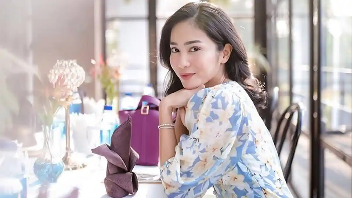Curhat Dicueki Youtuber, Bunga Zainal Bantah Pansos: Nggak Syuting ...