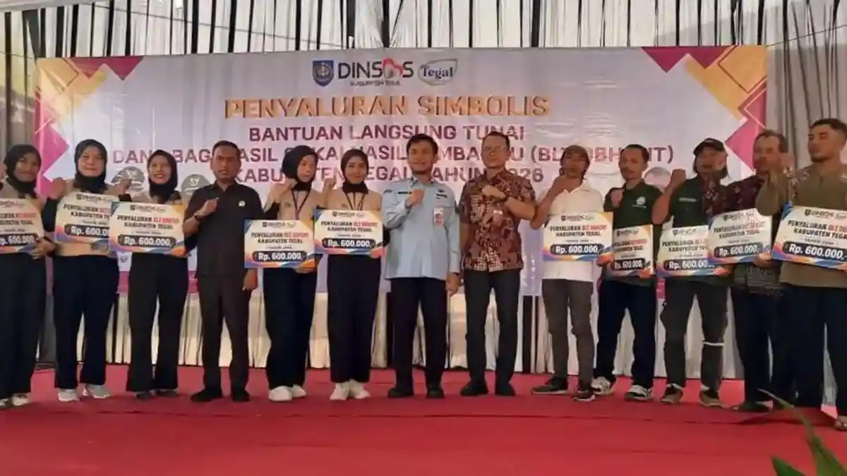 Bupati Tegal Serahkan BLT Dana Bagi Hasil ke 2.975 Buruh, Sebut Sektor IHT Topang Mata Pencaharian - Tribunnews.com