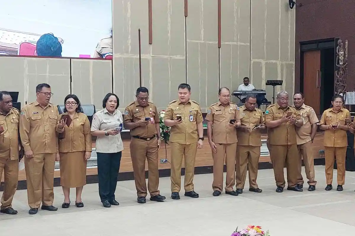 Ibadah Oikumene Pemkot Sorong, Bernhard Rondonuwu Motivasi ASN tentang Semangat Melayani