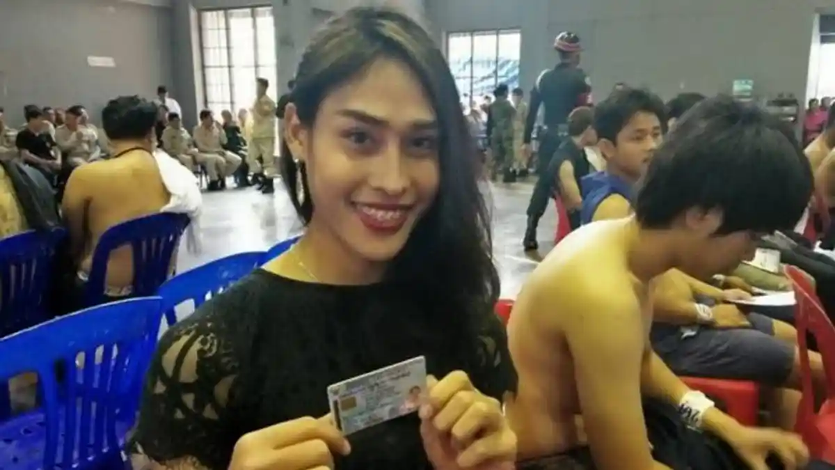 6 Ladyboy di Thailand Ini Harus Ikut Wajib Militer, Lihatlah 'Kecantikannya'