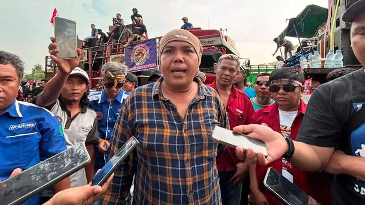 Massa Sopir Ancam akan Menginap Jika Tak Ada Kesepakatan